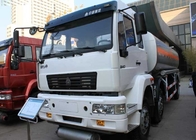 Capacidad grande de tracción de alta resistencia 25-30CBM del camión del tanque de aceite ZZ1311N4661W