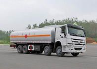 Euro del camión del tanque del aceite lubricante 8X4 LHD 2 336 camiones de petrolero del petróleo de HP