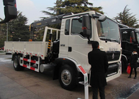 Grúa montada camión resistente 5 toneladas de SINOTRUK para el saneamiento del paisaje