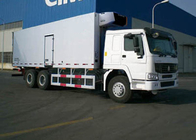 25 toneladas de SINOTRUK refrigeraron el camión LHD 6X4, camión de la comida de la caja del refrigerador