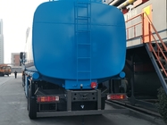 El tanque de almacenamiento de aceite de petróleo de HOWO 8X4 aprovisiona de combustible el camión de reparto 30 CBM