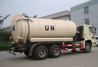 Recogiendo la limpieza del tanque séptico de la bomba de vacío del barro de aguas residuales acarree LHD 6X4