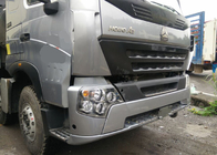 Las ruedas del camión volquete SINOTRUK HOWO A7 10 del volquete pueden cargar la arena 25-40tons o piedras