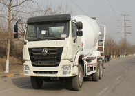 Camión del mezclador de cemento de la pompa hydráulica de la eficacia alta para el emplazamiento de la obra