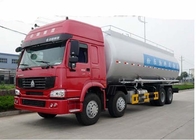 Pulverice el camión del tanque a granel material SINOTRUK HOWO 371HP 8X4 RHD 36-45CBM ZZ1317N4667W