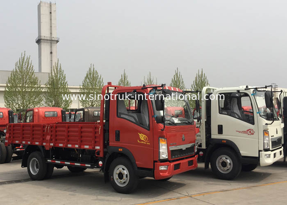 Camiones de poca potencia blancos de SINOTRUK que transportan las frutas de las verduras