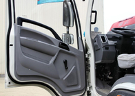 Las pequeñas mercancías que transportan los camiones de poca potencia dos sientan la sola litera con el aire/acondicionado