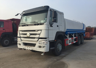 Camiones de petrolero del agua potable de SINOTRUK HOWO LHD 6X4 18CBM para la rociadura del pesticida