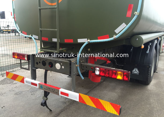 Camión de petrolero estable del combustible SINOTRUK HOWO 30 - 40 toneladas para el transporte 8X4 RHD del aceite