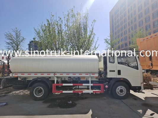 Gama de rociadura ligera del camión del tanque de la agua de SINOTRUK LHD 5-8CBM de par en par