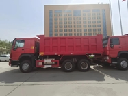 SINOTRUK HOWO Tipper Dump Truck RHD 6×4 336HP en color rojo