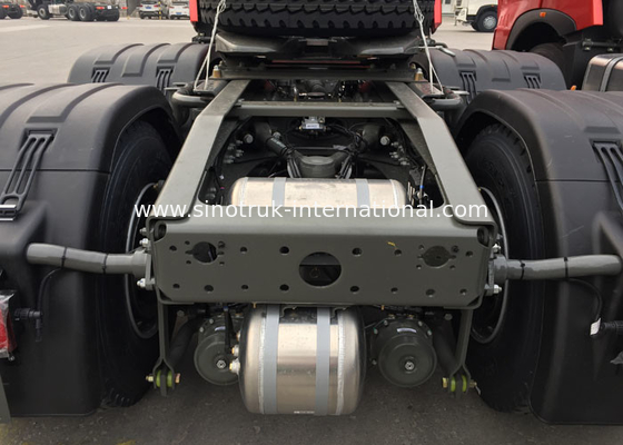 El camión LHD 6x4 371HP del tractor de la cabeza de dibujo de HOWO escoge la suspensión del aire de la cabina de la litera