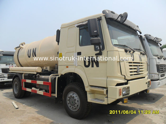 Camión 10000L LHD 4X2, camiones de la succión de las aguas residuales de SINOTRUK HOWO de la basura líquida