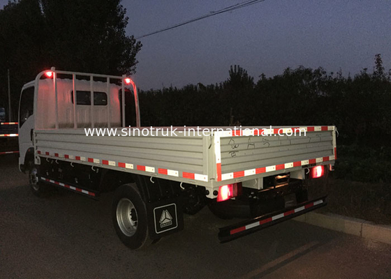 Los camiones de poca potencia de HOWO 3-5 toneladas, emplazamiento de la obra acarrean ZZ1047D3414C145