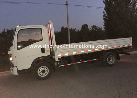 Los camiones de poca potencia de HOWO 3-5 toneladas, emplazamiento de la obra acarrean ZZ1047D3414C145