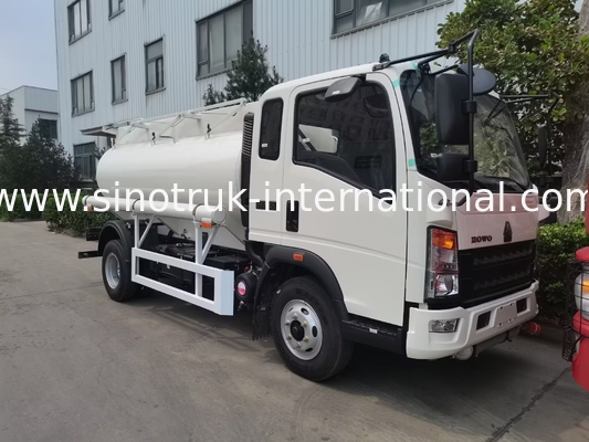 SINOTRUK HOWO 4X2 Camión de transporte de tanques de petróleo SINOTRUK HOWO 5-6CBM