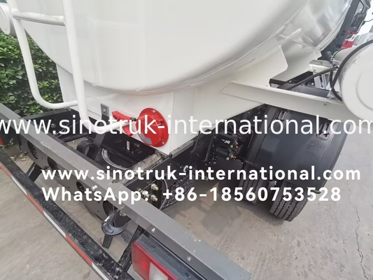 SINOTRUK HOWO 4X2 Camión de transporte de tanques de petróleo SINOTRUK HOWO 5-6CBM