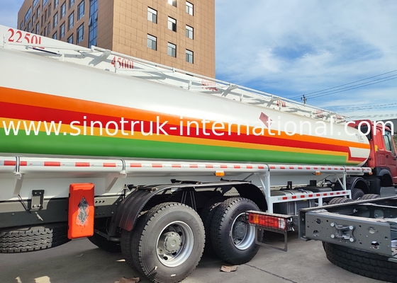 SINOTRUK HOWO Rojo 380HP 8×4 12 ruedas Camión de tanque de aceite de alta capacidad