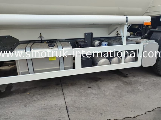 HOWO 25CBM 6*4 Camión tanque de petróleo 380HP Potente potencia de caballos Blanco