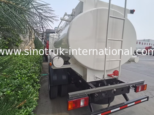 SINOTRUK HOWO 4X2 6 ruedas Cisterna de petróleo 5-6CBM Contenedor único con medidor de caudal