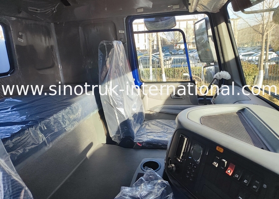 SINOTRUK HOWO 4x2 300 CV Chasis azul con carrocería de tanque de agua de 10m3