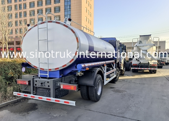 SINOTRUK HOWO Camión tanque de agua 4x2 RHD 300HP 10CBM para el transporte de agua duradera