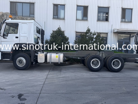 SINOTRUK HOWO Chasis del camión SINOTRUK Motor 371HP 6 × 4 RHD con luz de advertencia utilizado en camiones de basura camiones de carga camiones de agua
