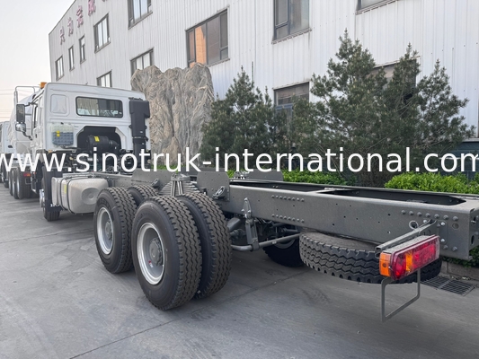 SINOTRUK HOWO Chasis del camión SINOTRUK Motor 371HP 6 × 4 RHD con luz de advertencia utilizado en camiones de basura camiones de carga camiones de agua