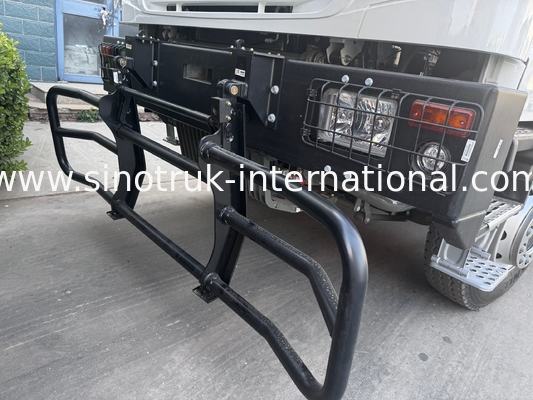 SINOTRUK HOWO 371HP Camión de descarga de tiradores Construcción Vieja cara delantera Bumper militar para áreas mineras