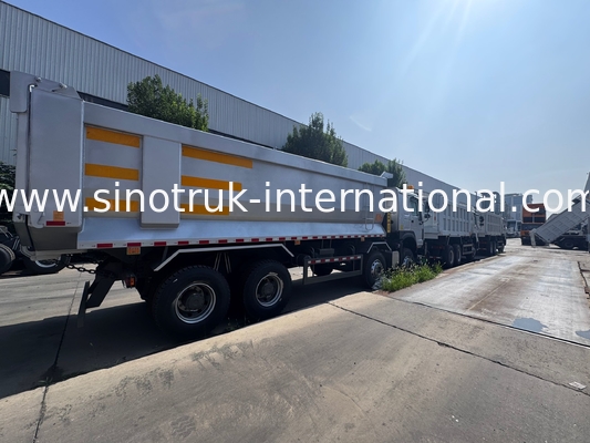 SINOTRUK HOWO 371HP 8X4 Camión de descarga de tiradores Construcción Vieja cara delantera Bumper militar para áreas mineras Dos luces de advertencia Contenedor tipo U