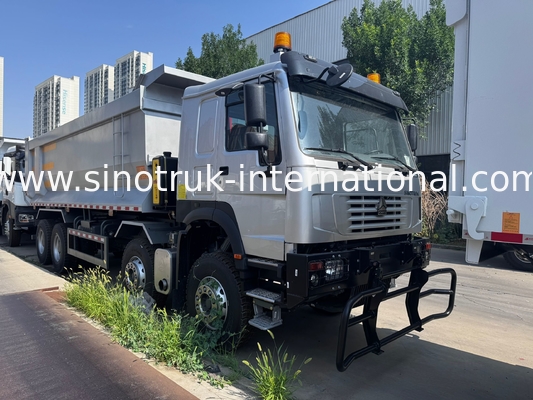 SINOTRUK HOWO 371HP 8X4 Camión de descarga de tiradores Construcción Vieja cara delantera Bumper militar para áreas mineras Dos luces de advertencia Contenedor tipo U