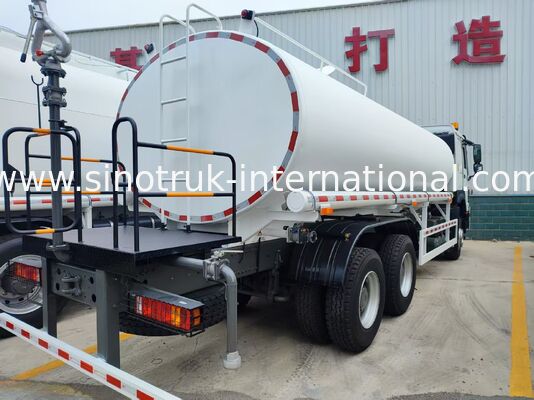 Camión rociador con tanque de agua HOWO de 25 metros cúbicos con potente motor 380HP