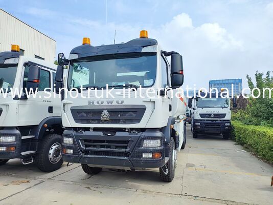 Blanco HOWO TX 6×4 camión de transporte de combustible 336HP 25CBM Tanque de combustible, el rendimiento de transporte estable