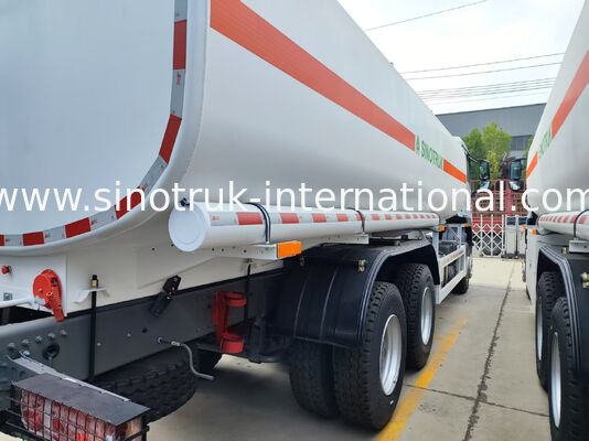Blanco HOWO TX 6×4 camión de transporte de combustible 336HP 25CBM Tanque de combustible, el rendimiento de transporte estable