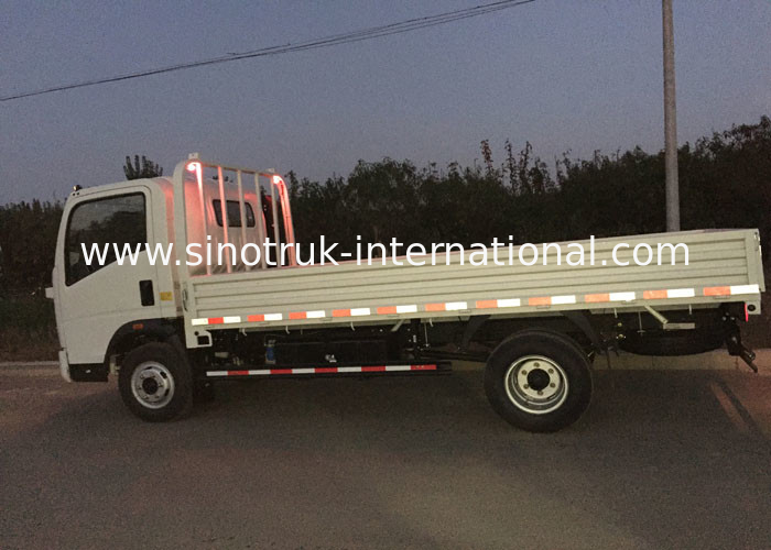 Camiones de poca potencia SINOTRUK HOWO de LHD 5 toneladas para la logística ZZ1047D3815C145