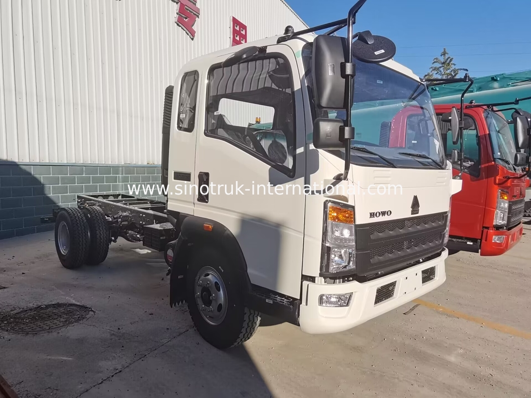 HOWO Pequeñas mercancías que transportan camiones ligeros de dos asientos con una sola litera con chasis LHD A / C