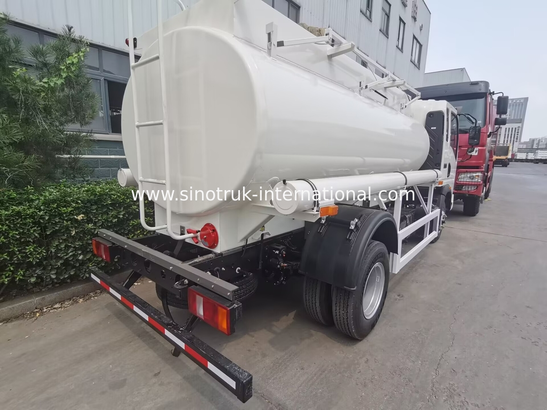 SINOTRUK HOWO 4X2 6 ruedas Cisterna de petróleo 5-6CBM Contenedor único con medidor de caudal