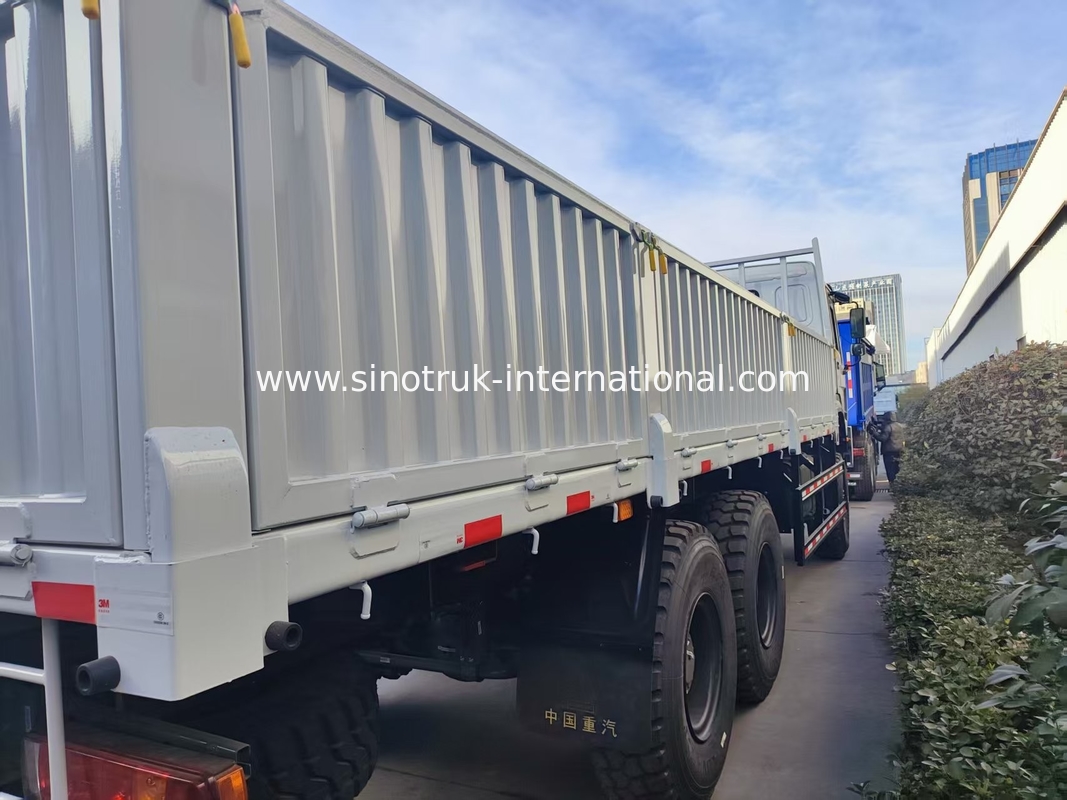 Desata el poder y la versatilidad todo conquistando blanco HOWO 6x6 400HP Fuera de la carretera camión de carga