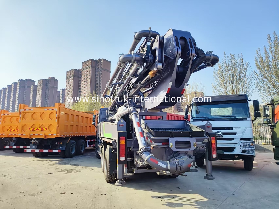 Maestría de gran altura HOWO 380HP Smart Pump Trucks 52m Boom 6x4 Tracción para verter vertical sin igual