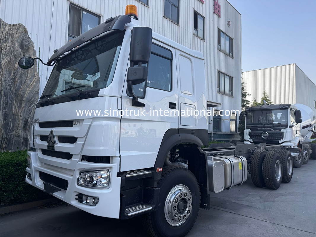 SINOTRUK HOWO Chasis del camión SINOTRUK Motor 371HP 6 × 4 RHD con luz de advertencia utilizado en camiones de basura camiones de carga camiones de agua