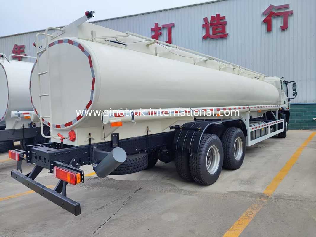 Cisterna de agua blanca de 30 CBM (6×4, 380 CV, conducción a la izquierda): Ventajas clave para el transporte de fluidos