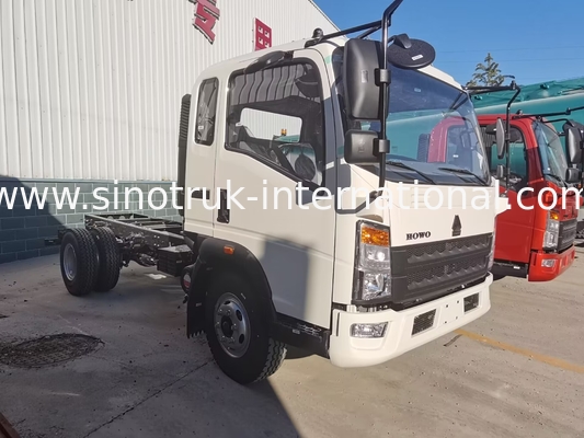 HOWO Pequeñas mercancías que transportan camiones ligeros de dos asientos con una sola litera con chasis LHD A / C