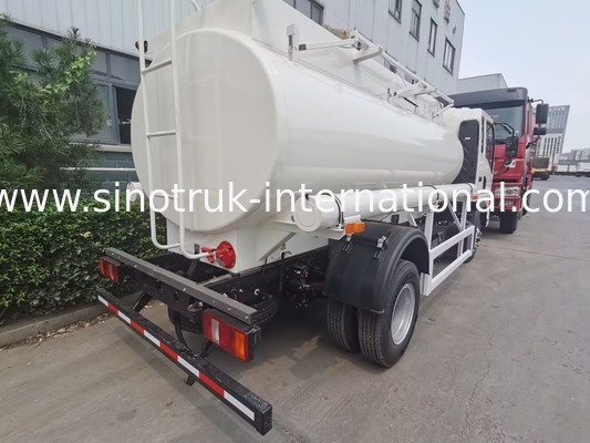 SINOTRUK HOWO 4X2 6 ruedas Cisterna de petróleo 5-6CBM Contenedor único con medidor de caudal